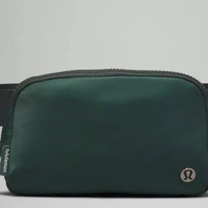 Lululemon Everywhere Belt Bag Medium Forest/Dark Forest